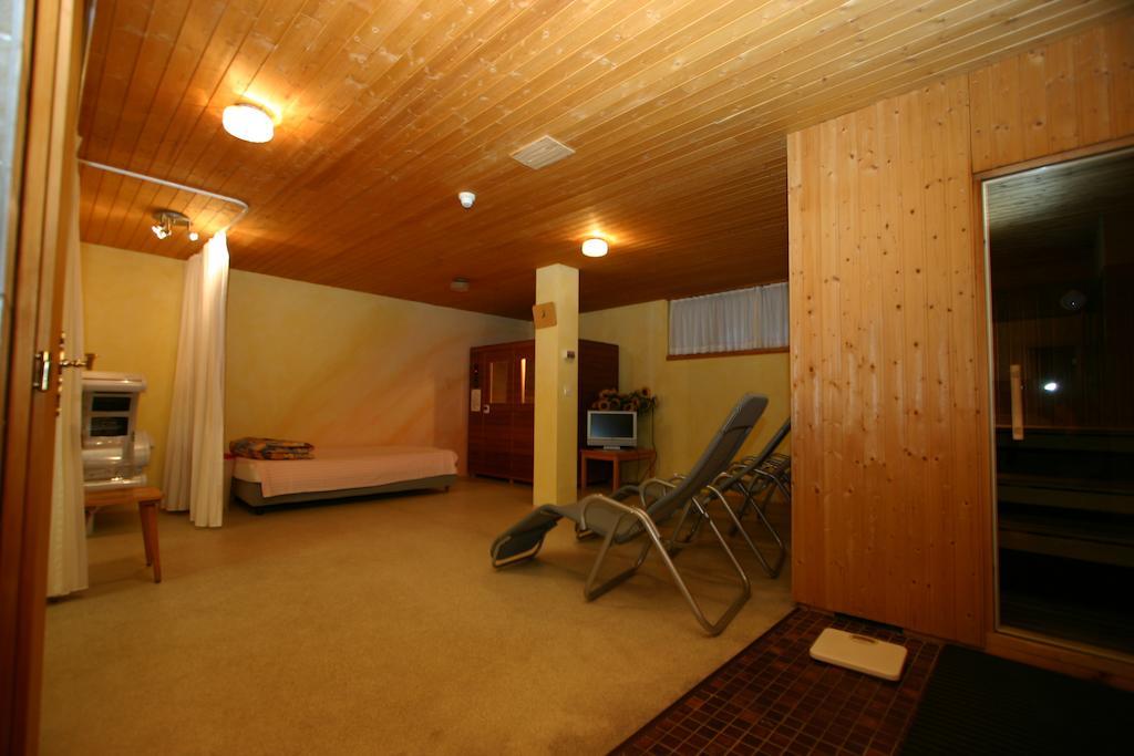 Hotel Poestli Малоя Екстер'єр фото